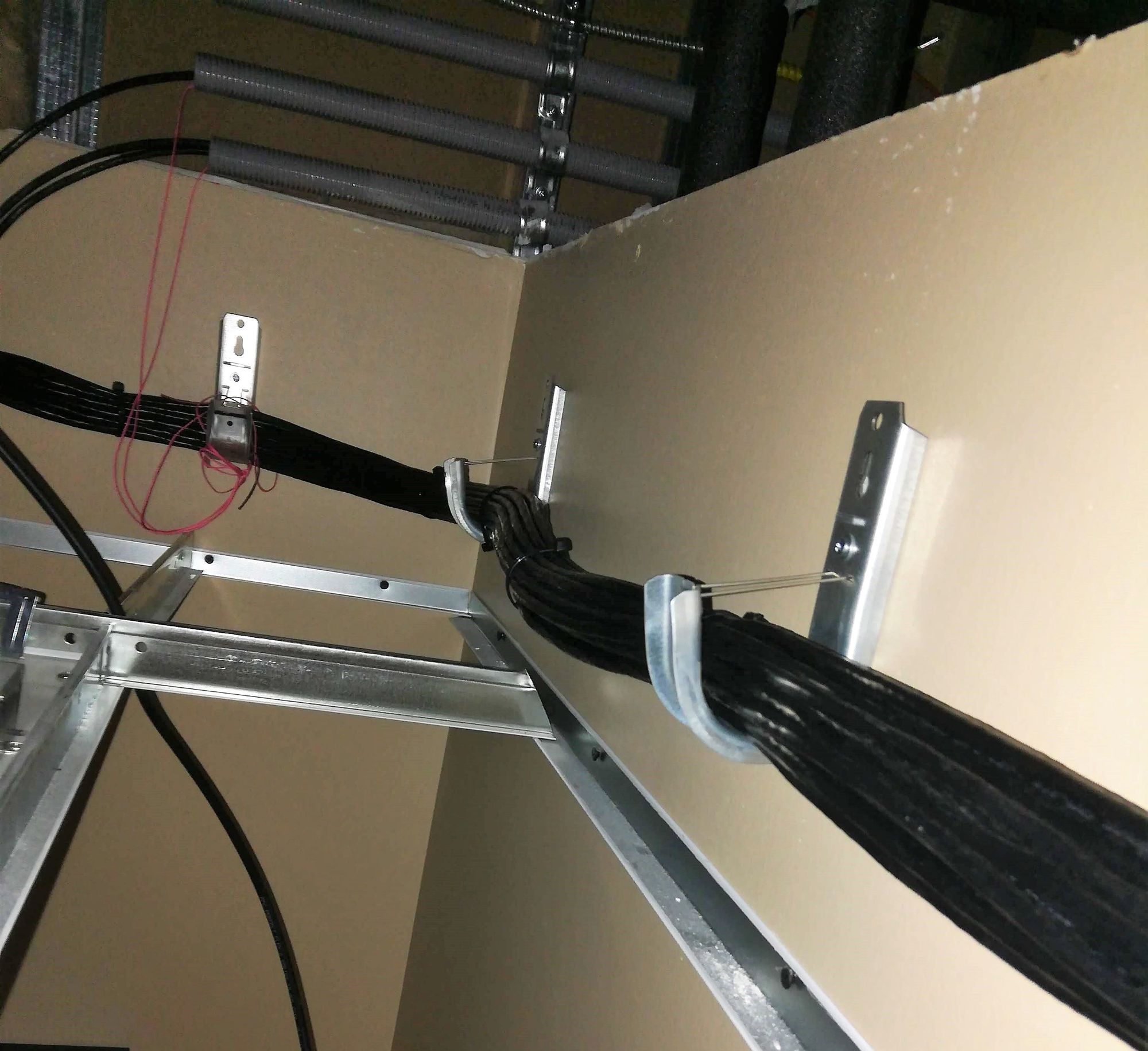 How To Run Electrical Wire Above Ceiling | Americanwarmoms.org