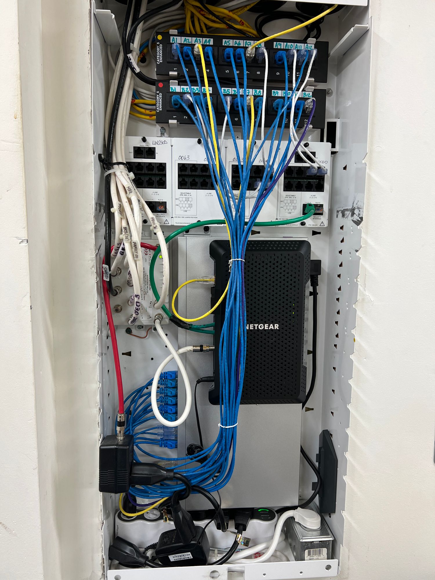 SFP+ vs RJ45 to connect UDM SE to 24 PoE Switch? | Ubiquiti Community